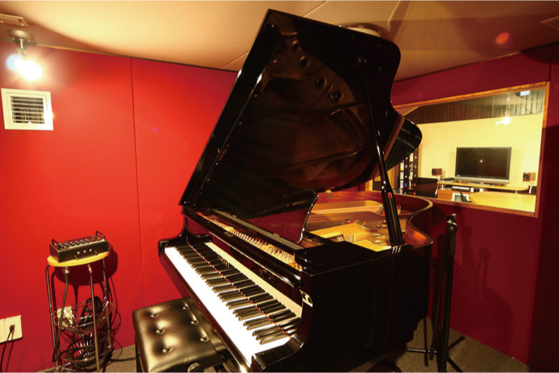 PIANO BOOTH